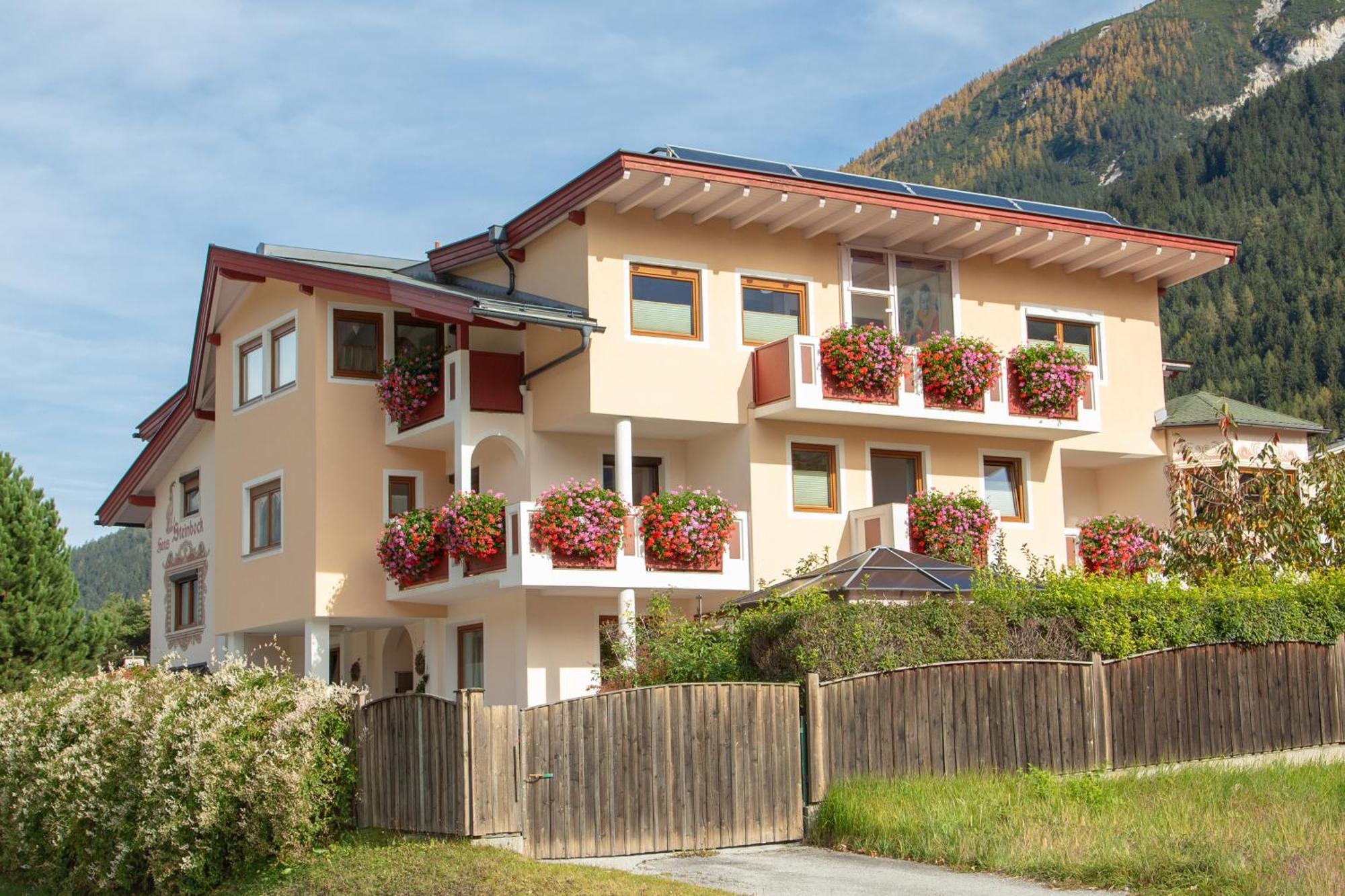 Haus Steinbock Bed and Breakfast Neustift im Stubaital Buitenkant foto