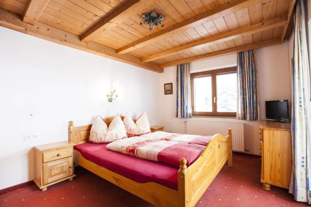 Haus Steinbock Bed and Breakfast Neustift im Stubaital Buitenkant foto