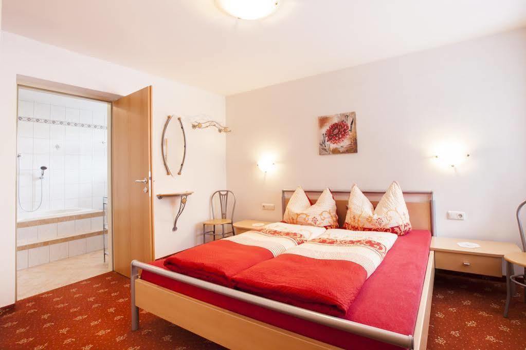 Haus Steinbock Bed and Breakfast Neustift im Stubaital Buitenkant foto